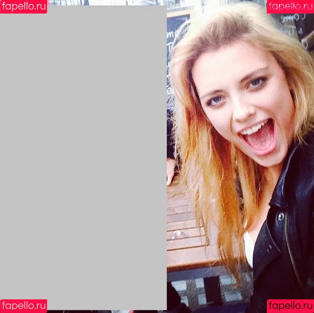 Wallis Day Onlyfans Photo Gallery 