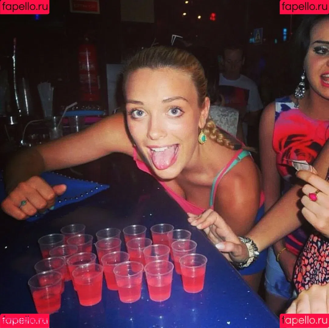 Wallis Day Onlyfans Photo Gallery 