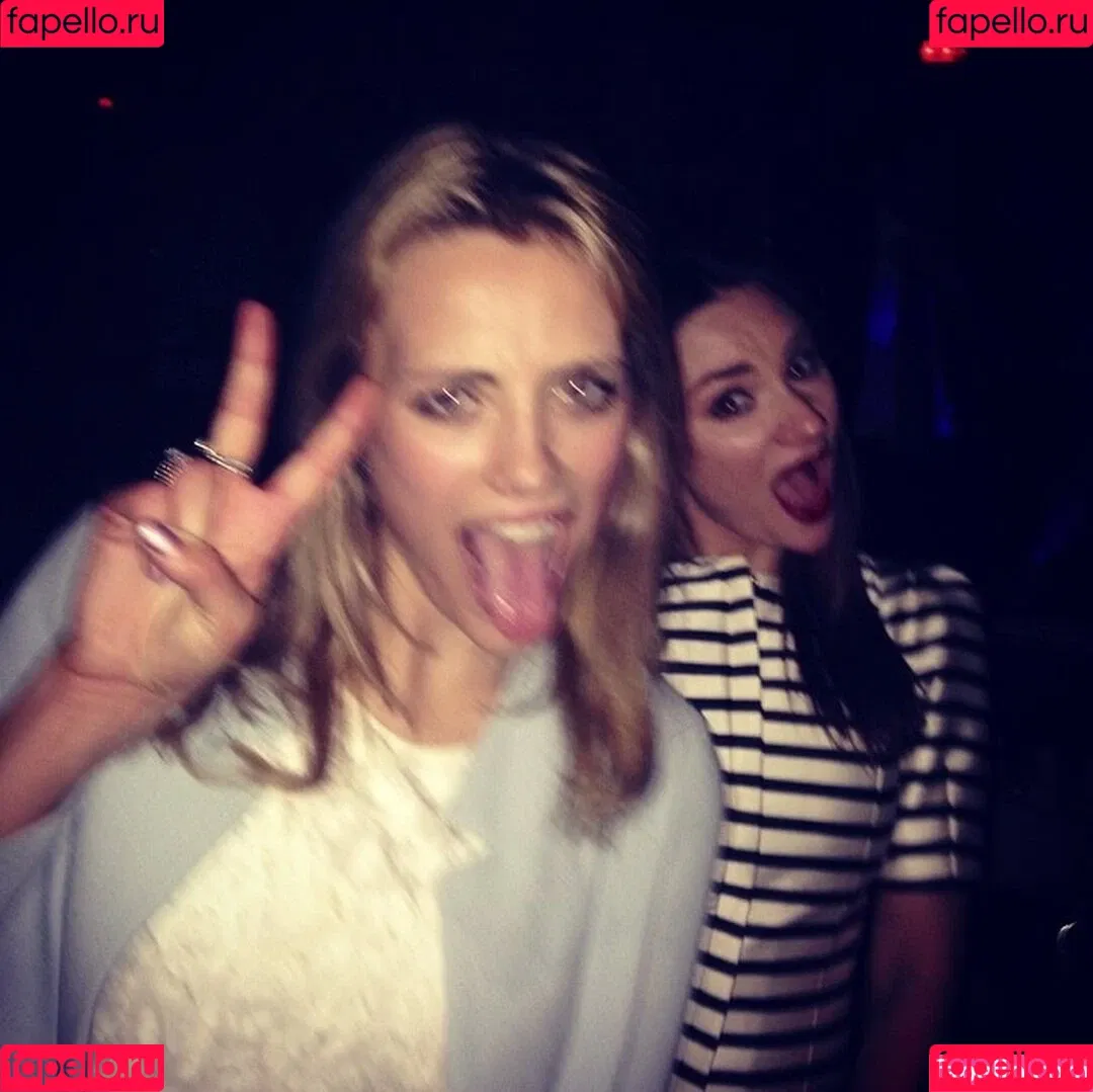 Wallis Day Onlyfans Photo Gallery 