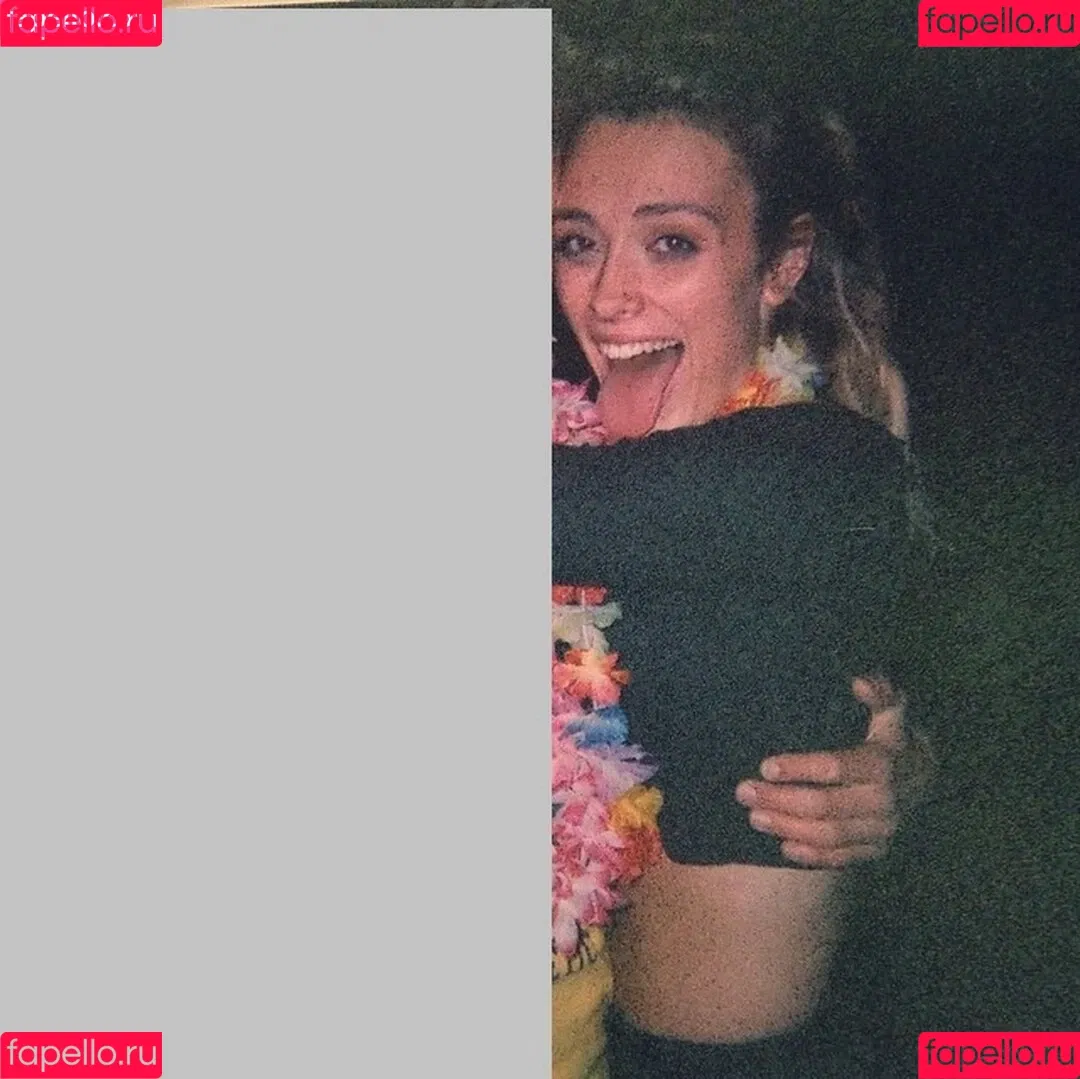 Wallis Day Onlyfans Photo Gallery 