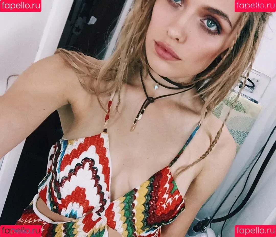 Wallis Day Onlyfans Photo Gallery 