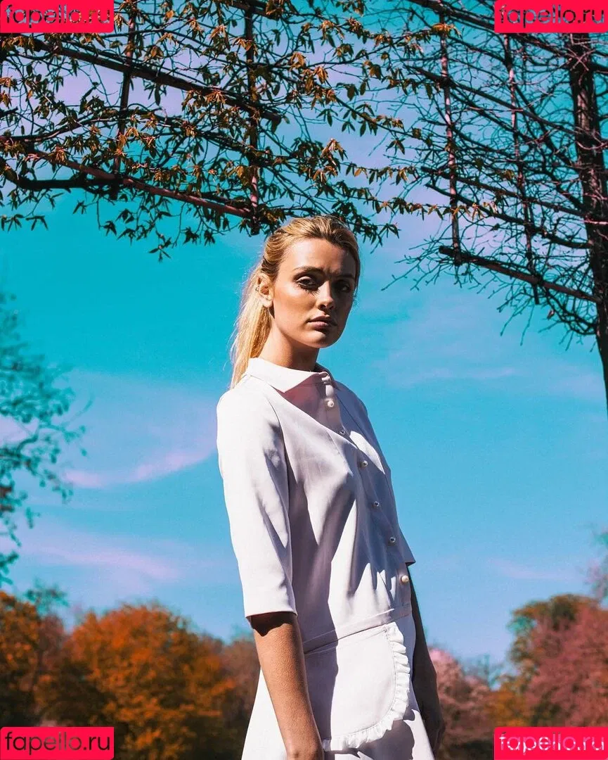 Wallis Day Onlyfans Photo Gallery 