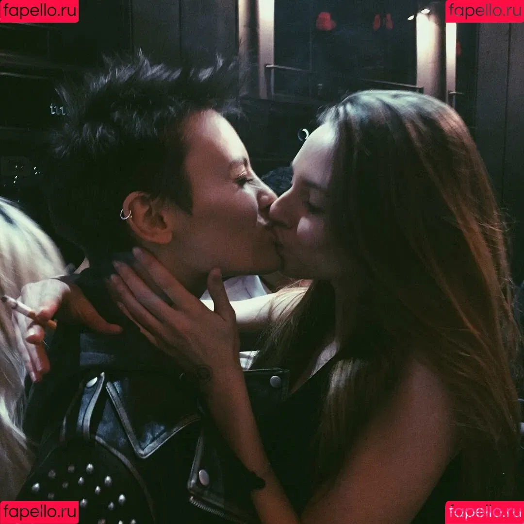 Wallis Day Onlyfans Photo Gallery 