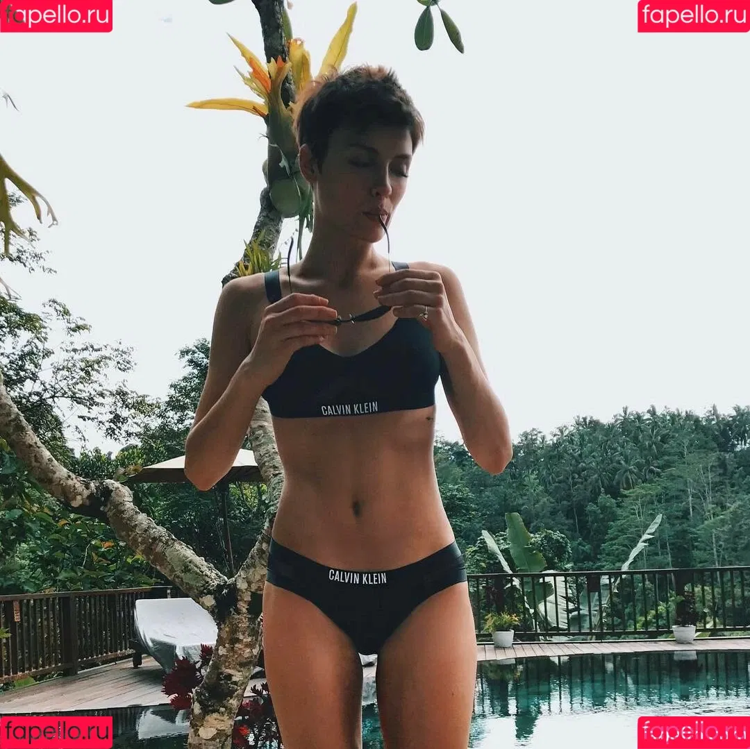 Wallis Day Onlyfans Photo Gallery 