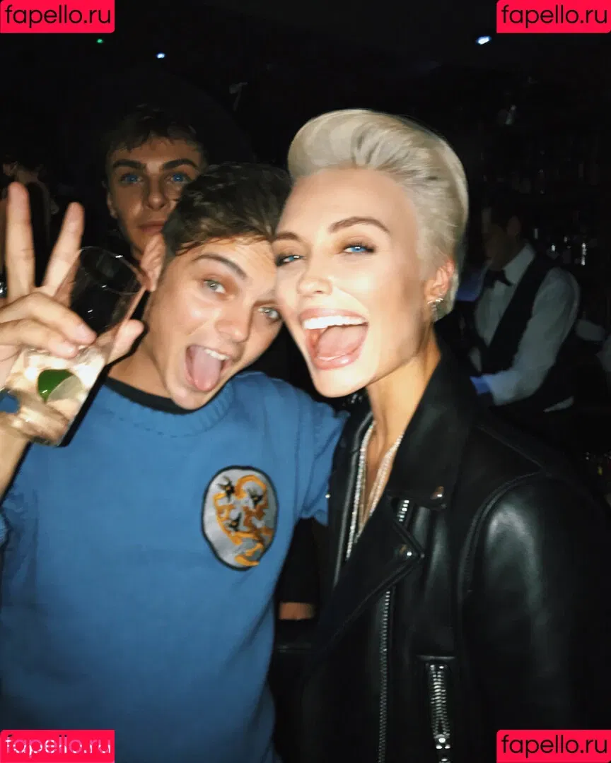 Wallis Day Onlyfans Photo Gallery 