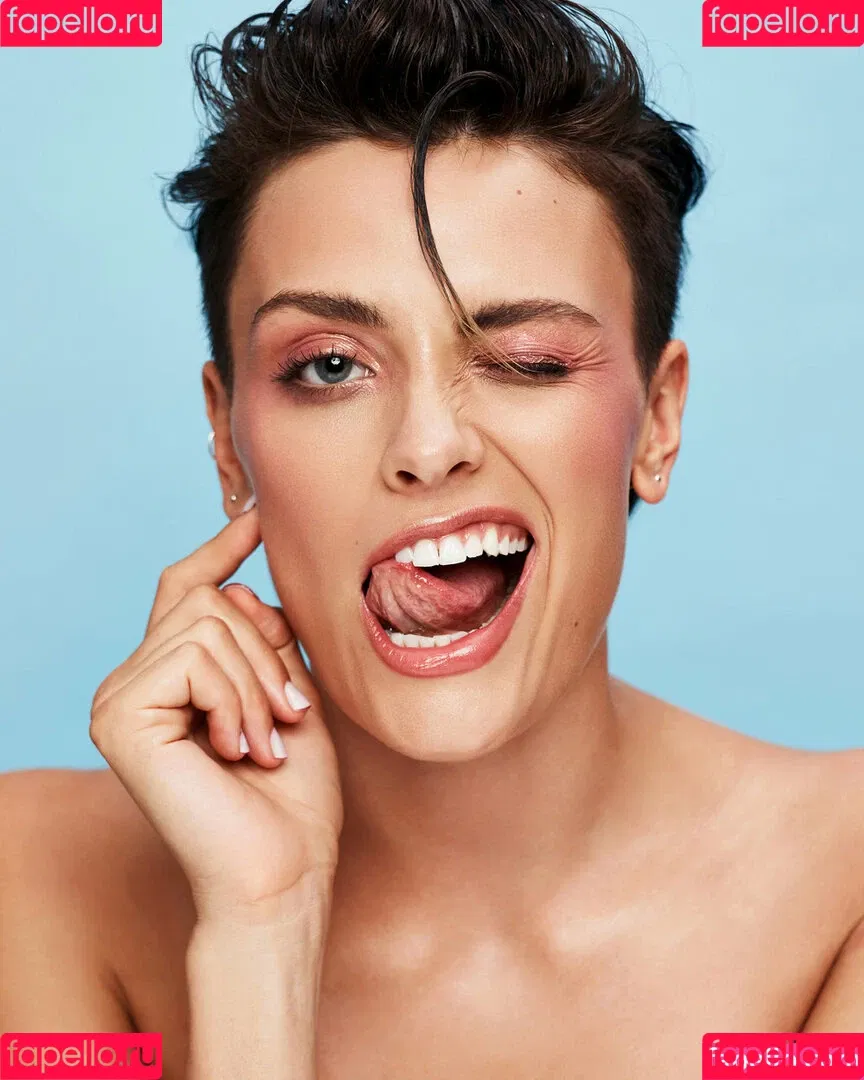 Wallis Day Onlyfans Photo Gallery 
