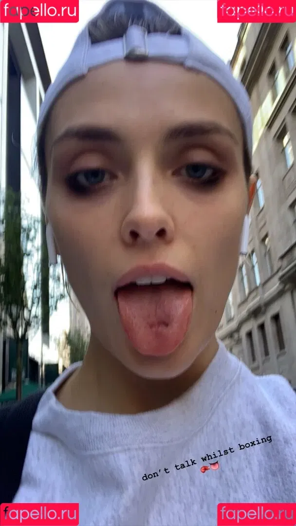 Wallis Day Onlyfans Photo Gallery 