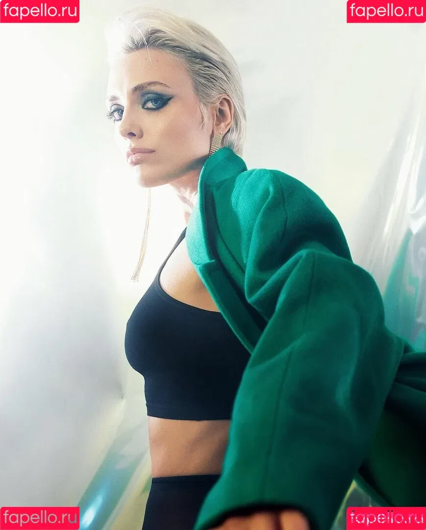 Wallis Day Onlyfans Photo Gallery 
