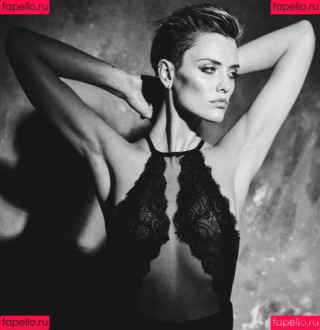 Wallis Day Onlyfans Photo Gallery 