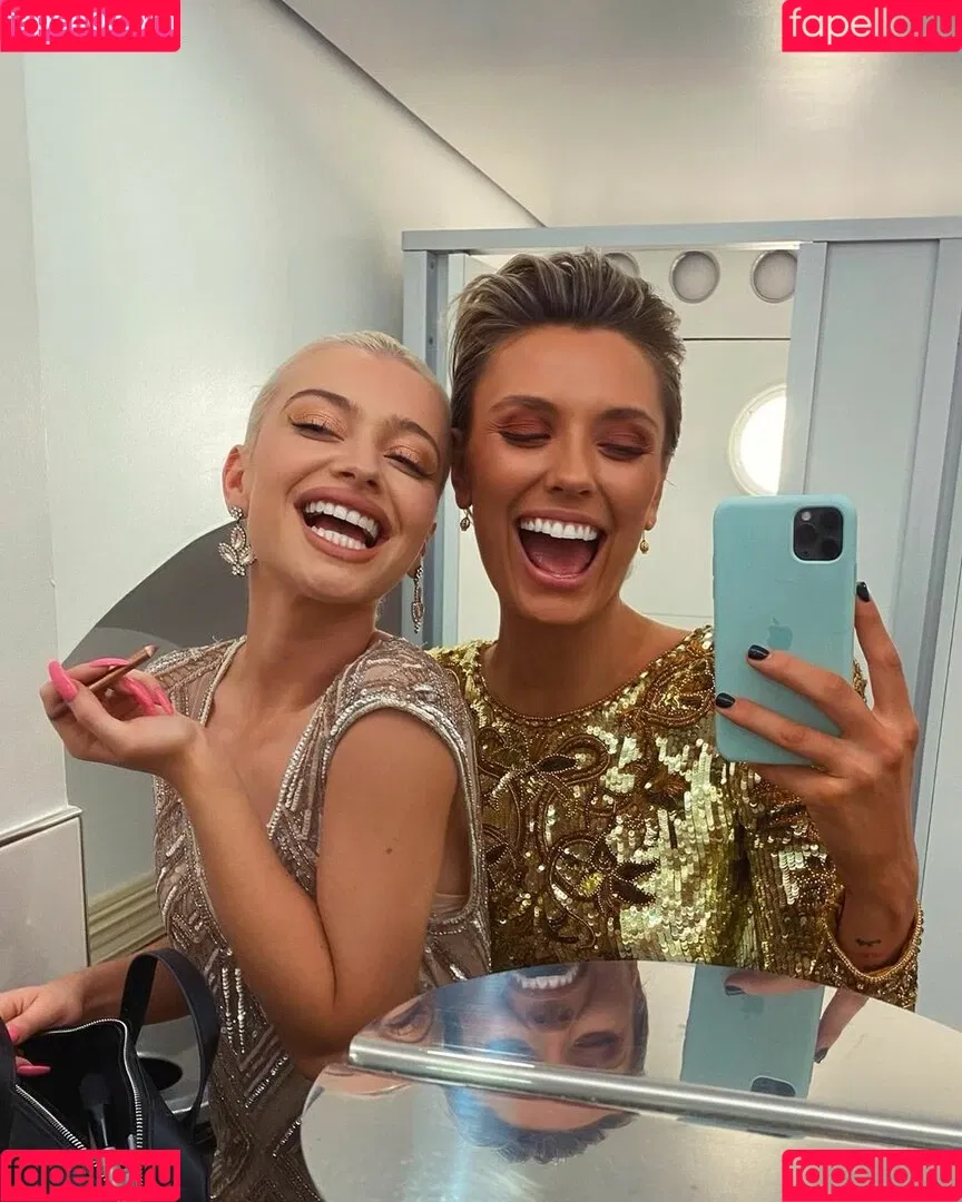 Wallis Day Onlyfans Photo Gallery 
