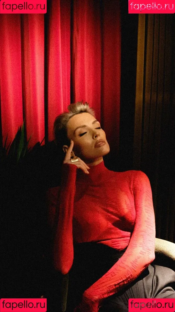 Wallis Day Onlyfans Photo Gallery 