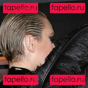 Wallis Day Onlyfans Photo Gallery 