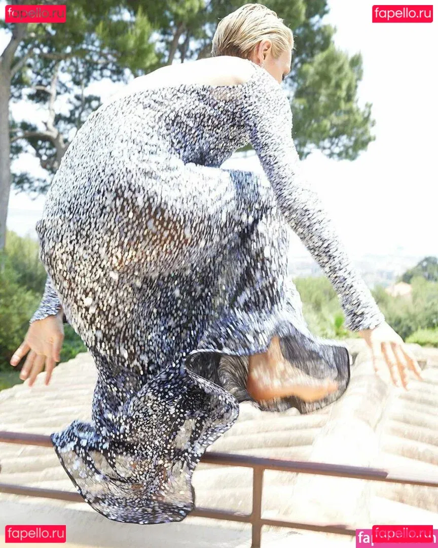 Wallis Day Onlyfans Photo Gallery 