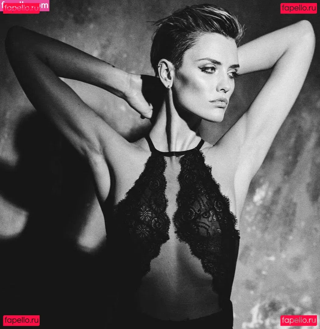 Wallis Day Onlyfans Photo Gallery 