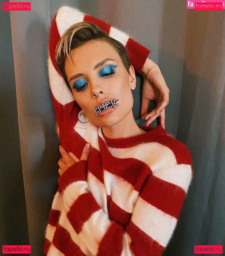 Wallis Day Onlyfans Photo Gallery 