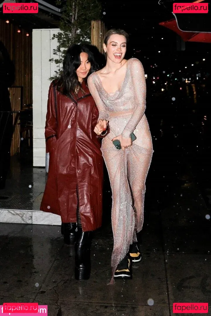 Wallis Day Onlyfans Photo Gallery 