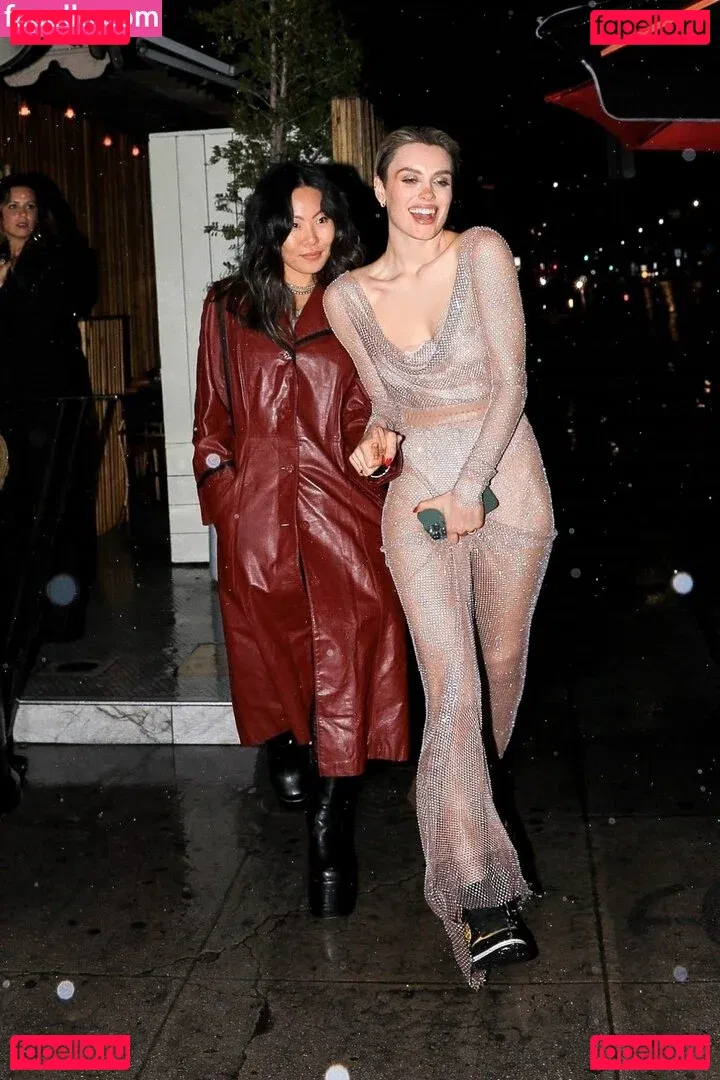 Wallis Day Onlyfans Photo Gallery 