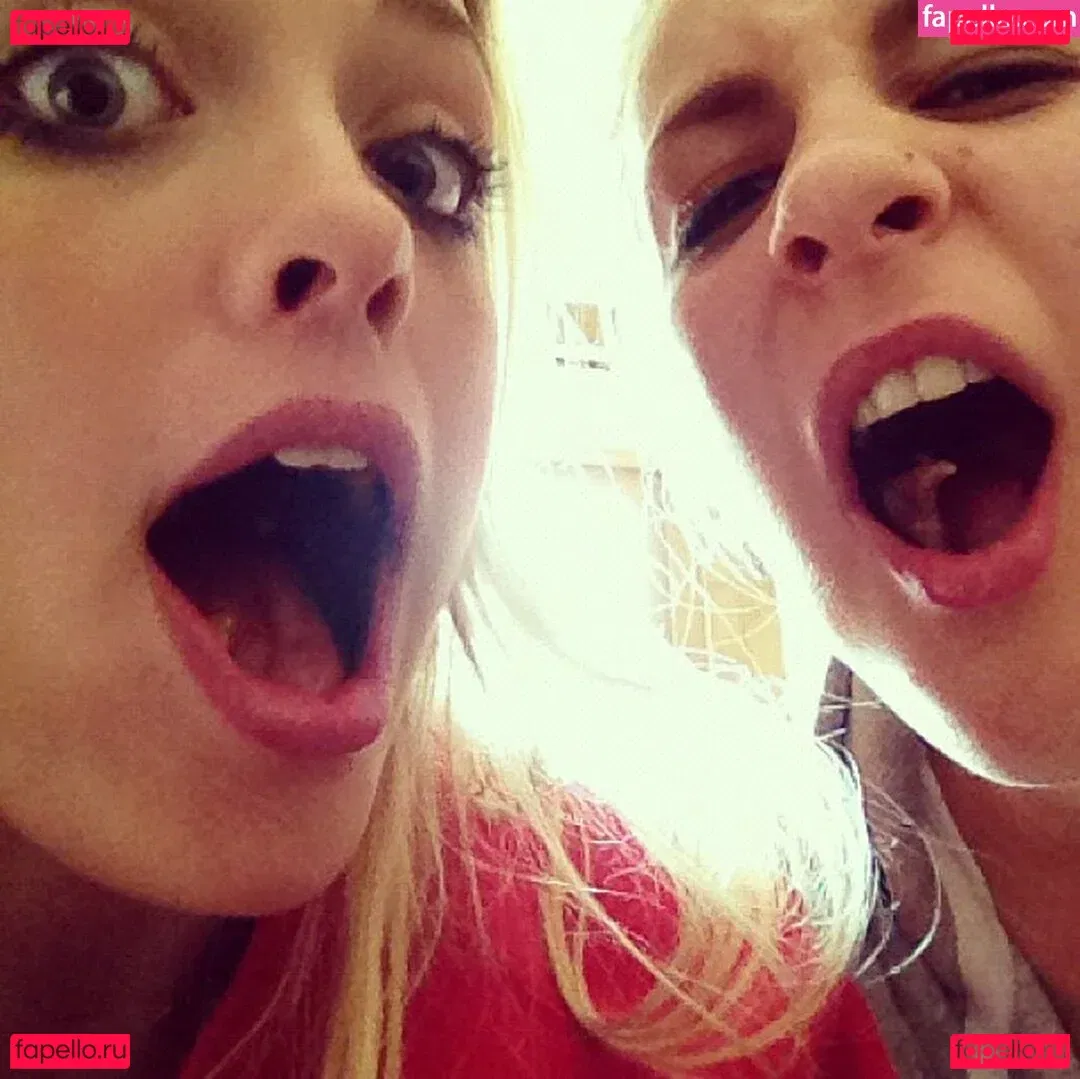 Wallis Day Onlyfans Photo Gallery 