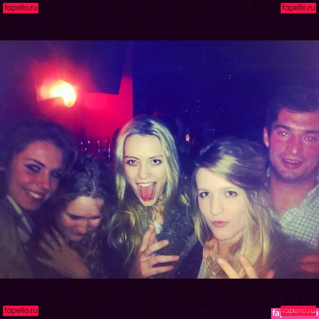 Wallis Day Onlyfans Photo Gallery 