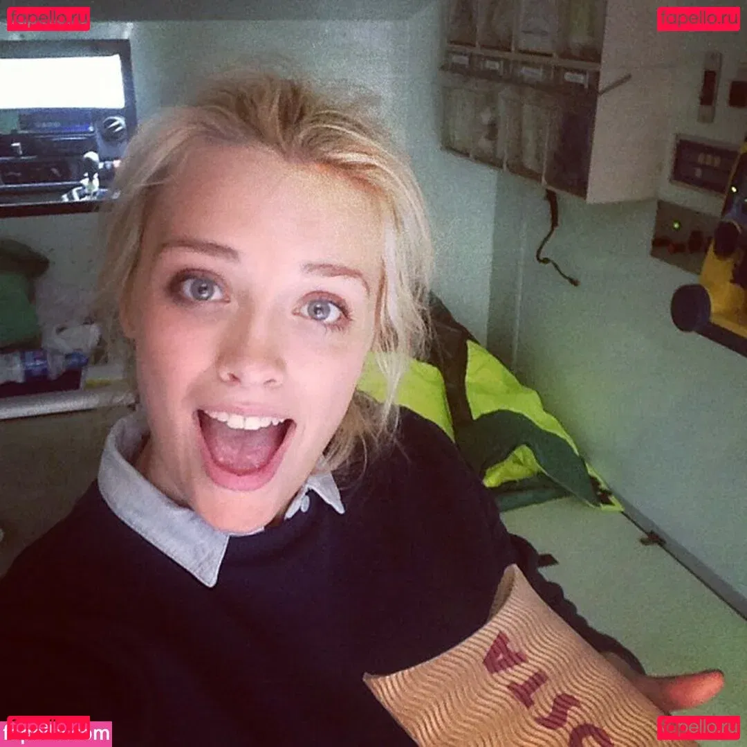 Wallis Day Onlyfans Photo Gallery 
