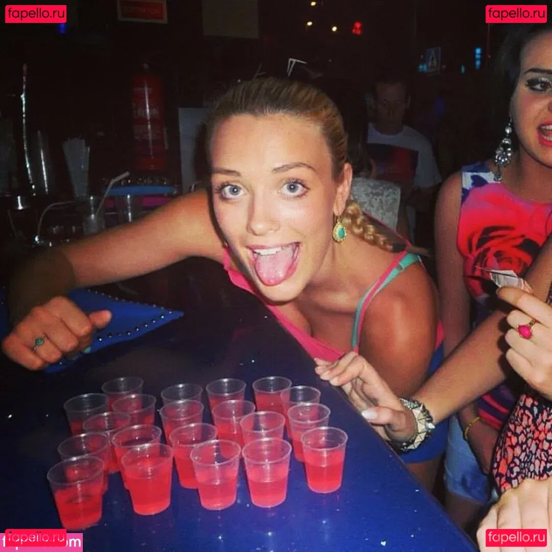 Wallis Day Onlyfans Photo Gallery 