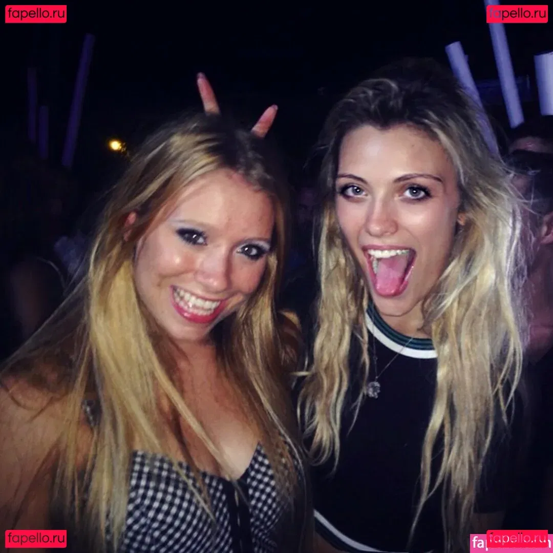 Wallis Day Onlyfans Photo Gallery 