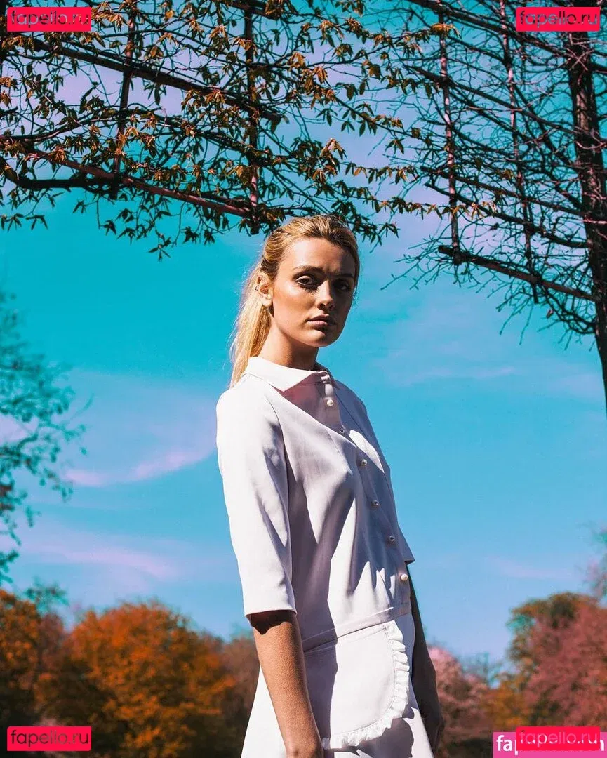 Wallis Day Onlyfans Photo Gallery 