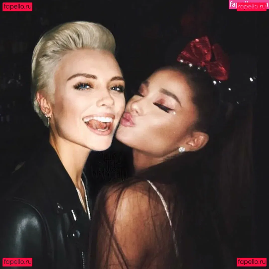 Wallis Day Onlyfans Photo Gallery 