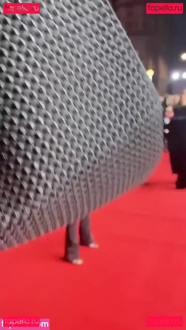 Wallis Day Onlyfans Photo Gallery 