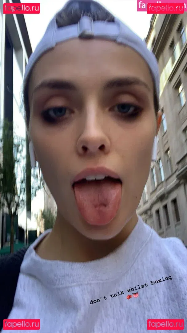 Wallis Day Onlyfans Photo Gallery 