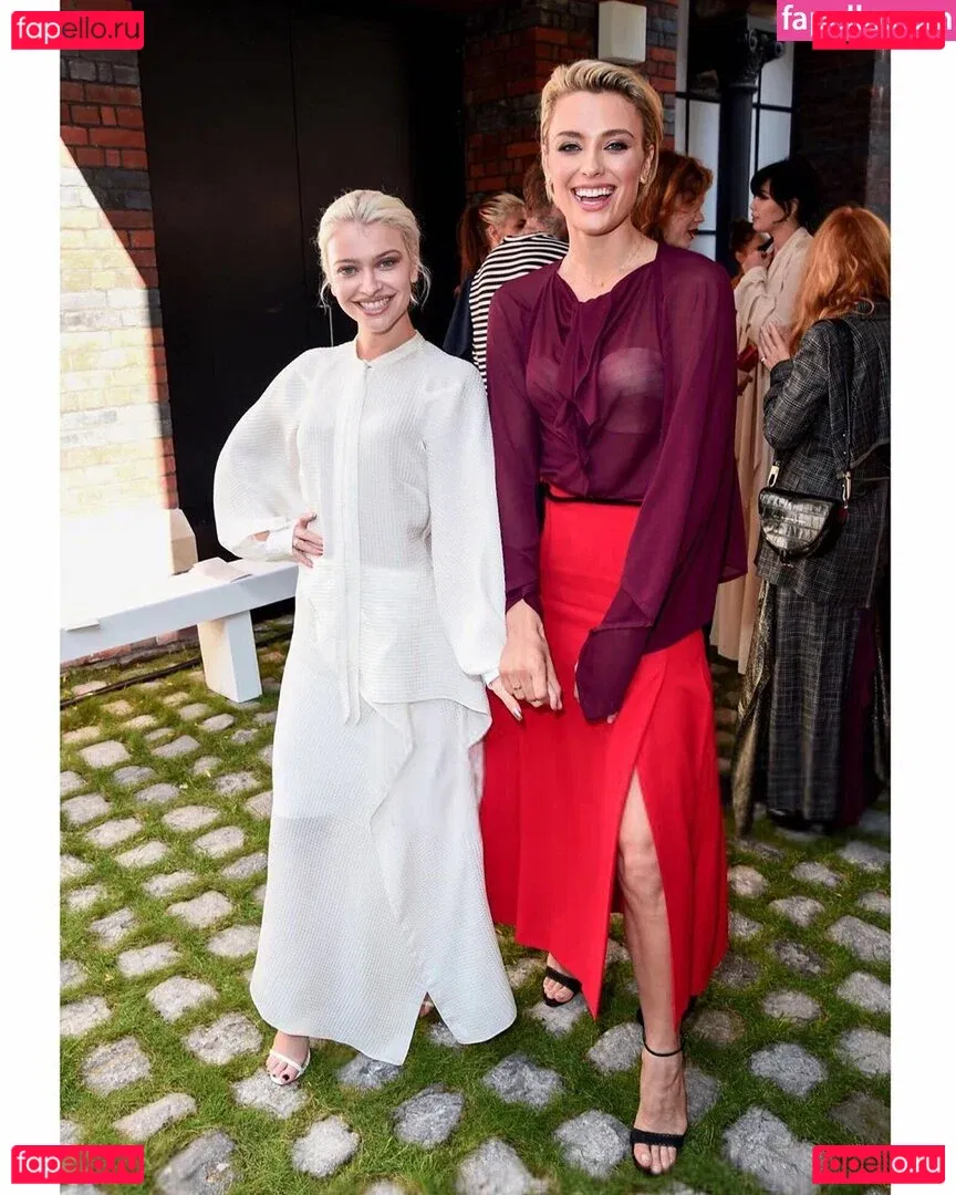 Wallis Day Onlyfans Photo Gallery 