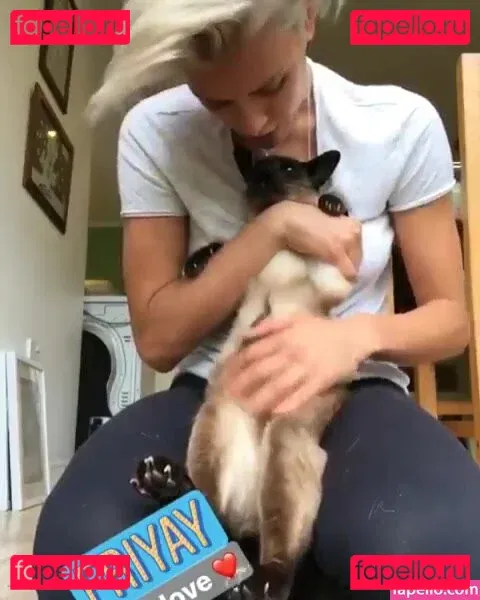 Wallis Day Onlyfans Photo Gallery 