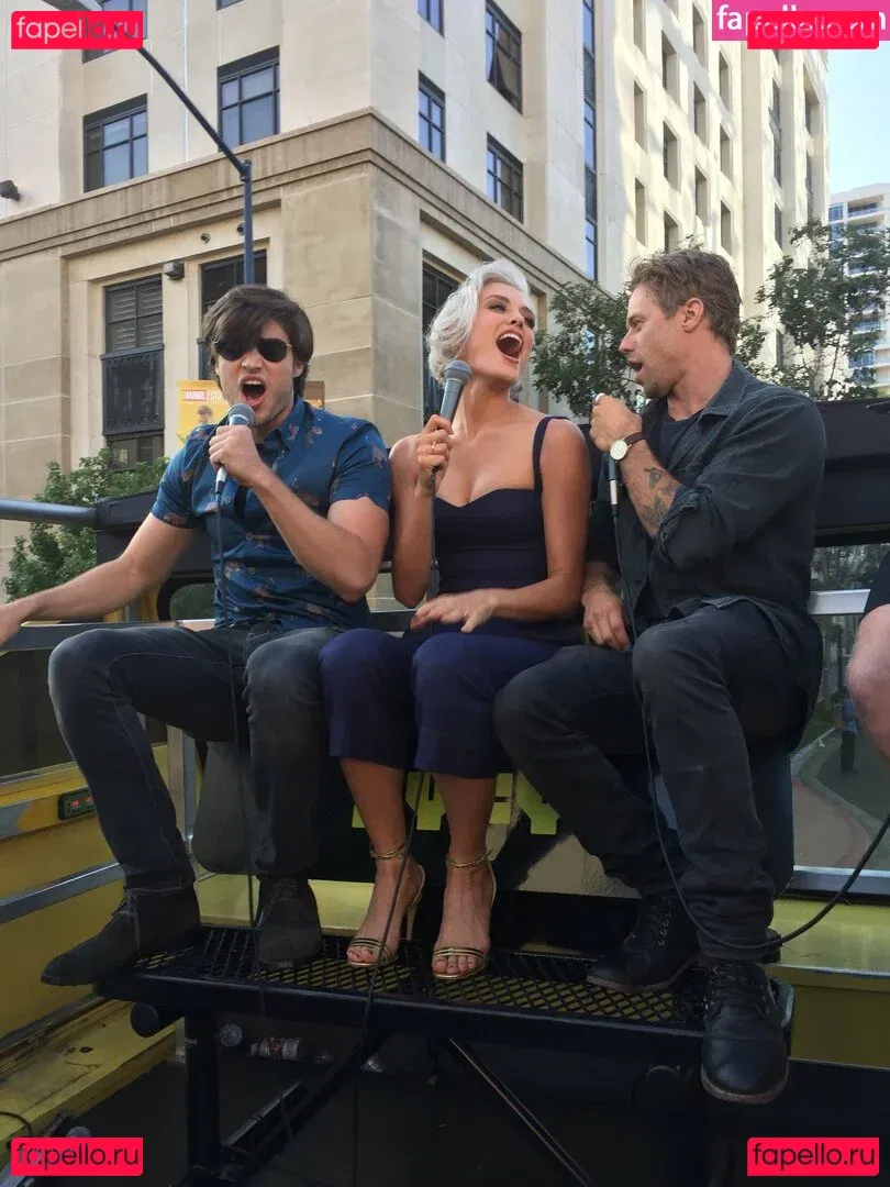 Wallis Day Onlyfans Photo Gallery 