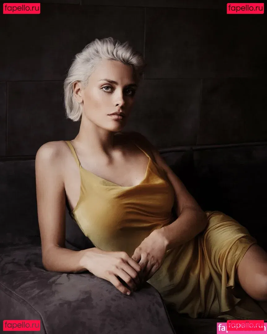Wallis Day Onlyfans Photo Gallery 