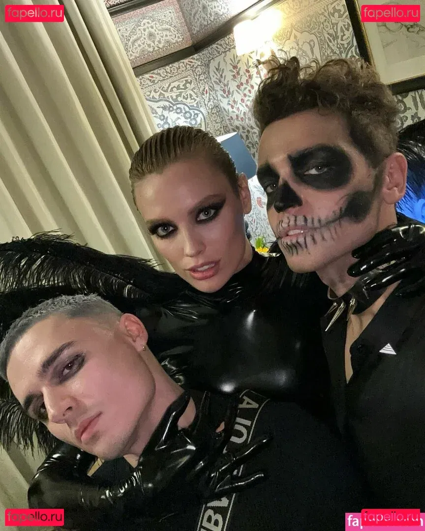 Wallis Day Onlyfans Photo Gallery 