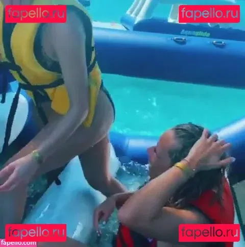 Wallis Day Onlyfans Photo Gallery 