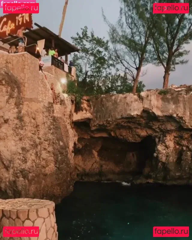 Wallis Day Onlyfans Photo Gallery 