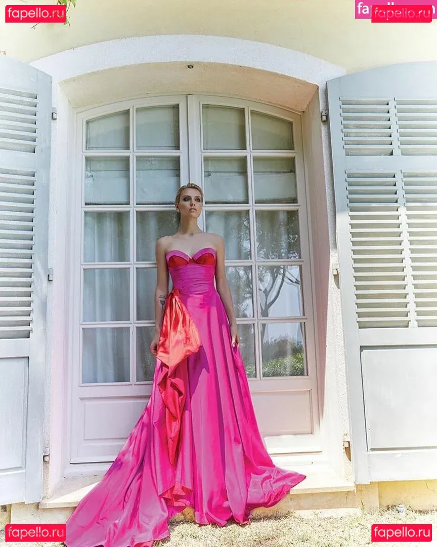 Wallis Day Onlyfans Photo Gallery 