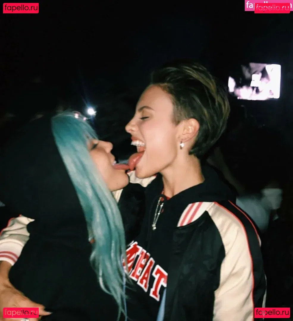 Wallis Day Onlyfans Photo Gallery 