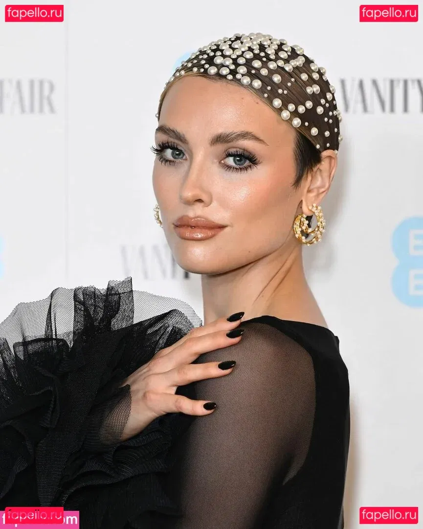 Wallis Day Onlyfans Photo Gallery 