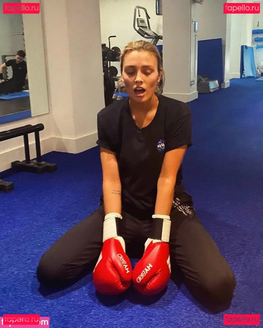 Wallis Day Onlyfans Photo Gallery 