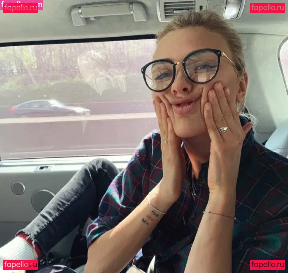 Wallis Day Onlyfans Photo Gallery 