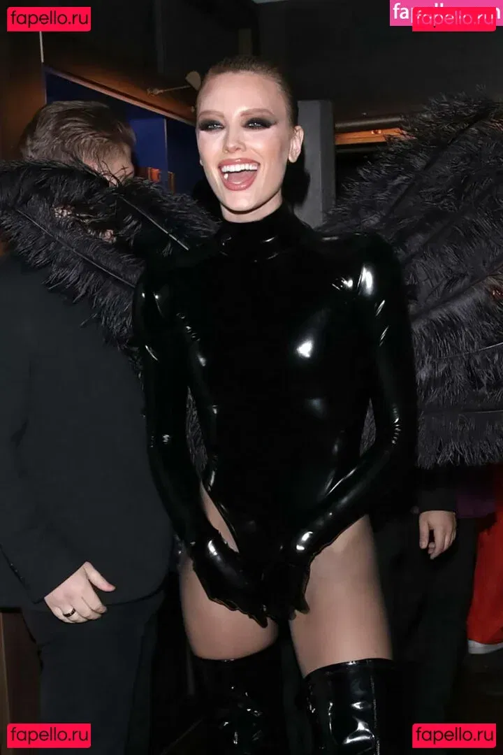 Wallis Day Onlyfans Photo Gallery 