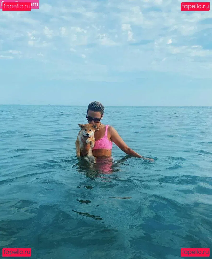 Wallis Day Onlyfans Photo Gallery 