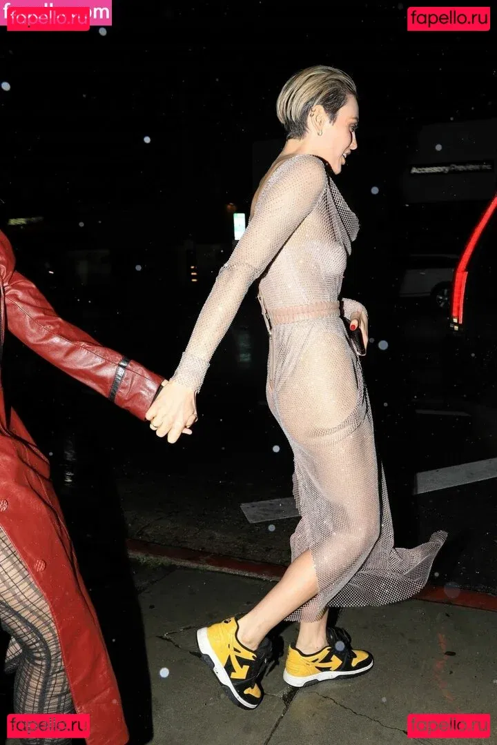 Wallis Day Onlyfans Photo Gallery 