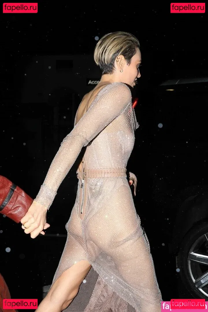 Wallis Day Onlyfans Photo Gallery 