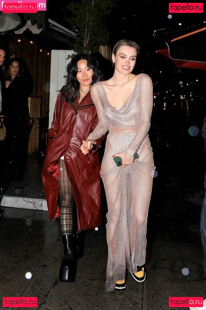 Wallis Day Onlyfans Photo Gallery 