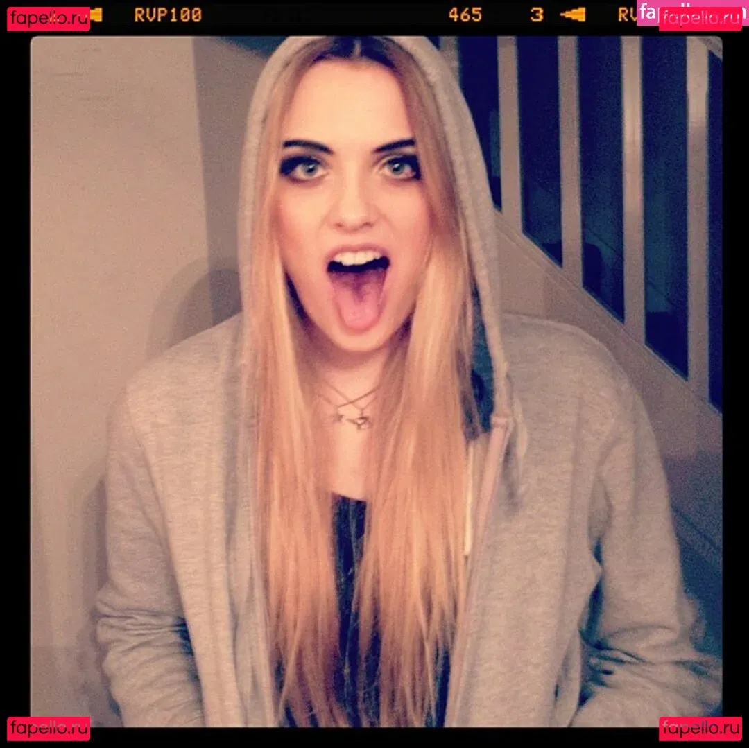 Wallis Day Onlyfans Photo Gallery 