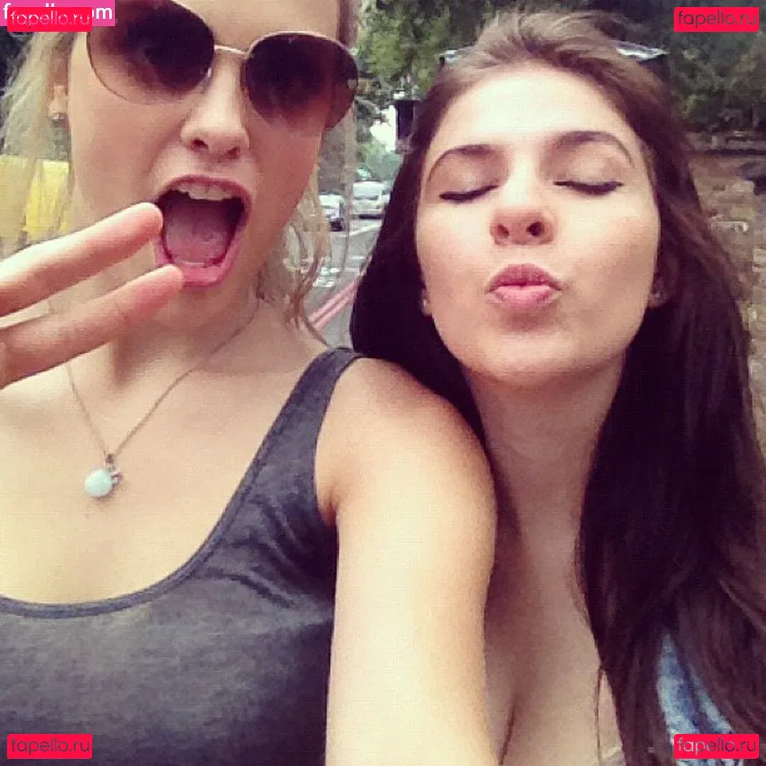 Wallis Day Onlyfans Photo Gallery 