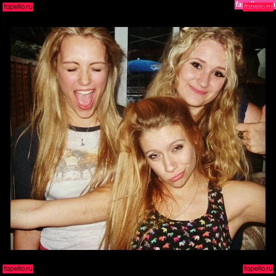 Wallis Day Onlyfans Photo Gallery 